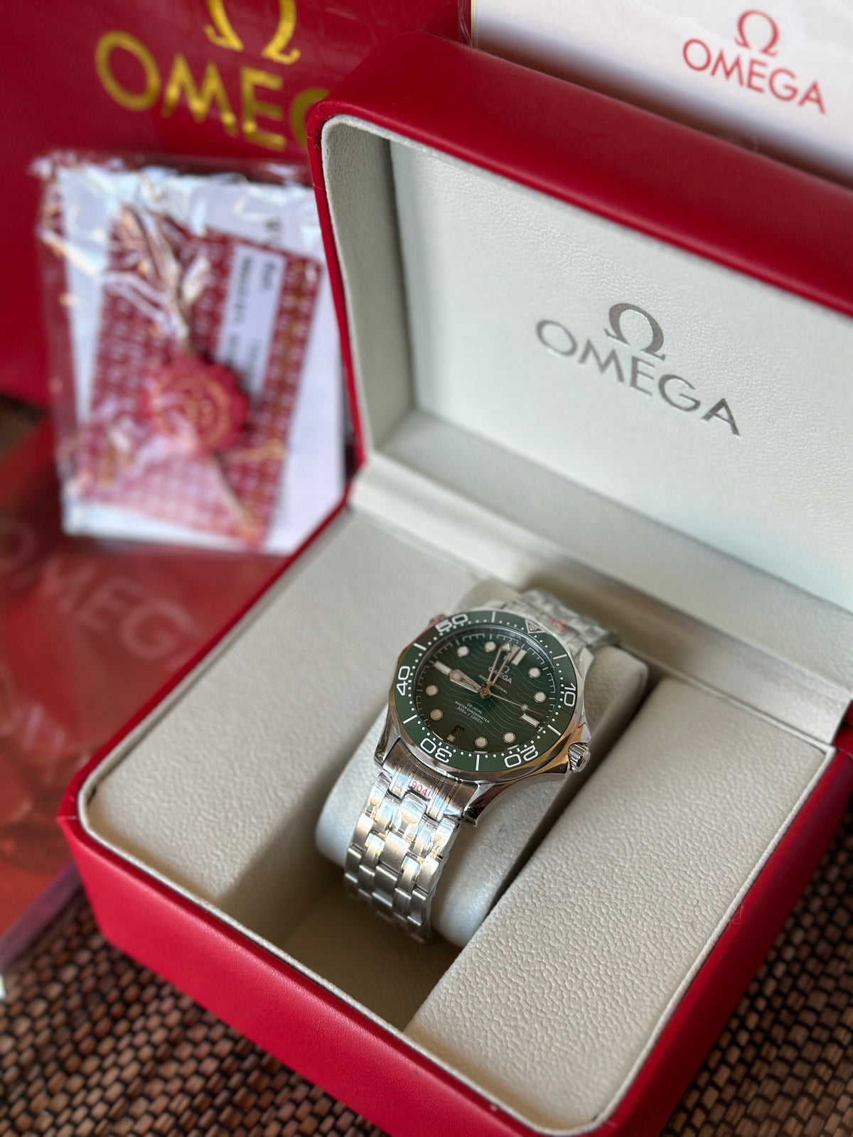 Omega Seamaster Diver 300M Green 42 mm