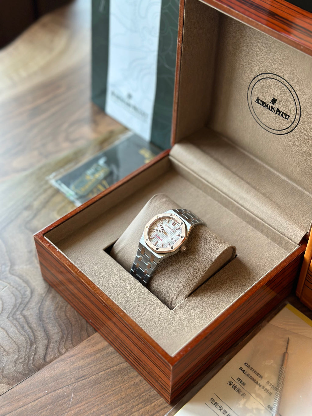 Audemars Piguet Royal Oak 33 mm Rose Gold And White Quartz - дамски модел