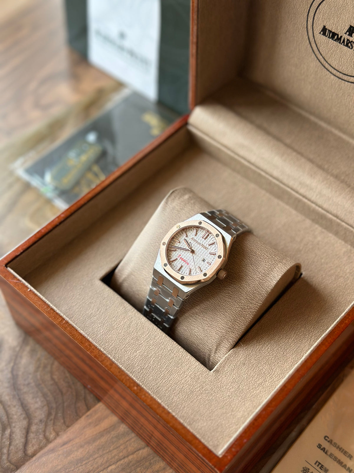 Audemars Piguet Royal Oak 33 mm Rose Gold And White Quartz - дамски модел