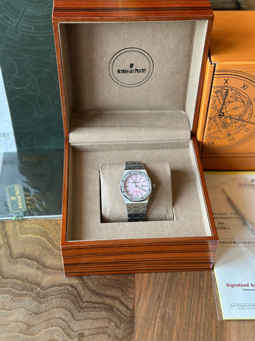 Audemars Piguet Royal Oak Pink 33 mm Quartz - дамски модел
