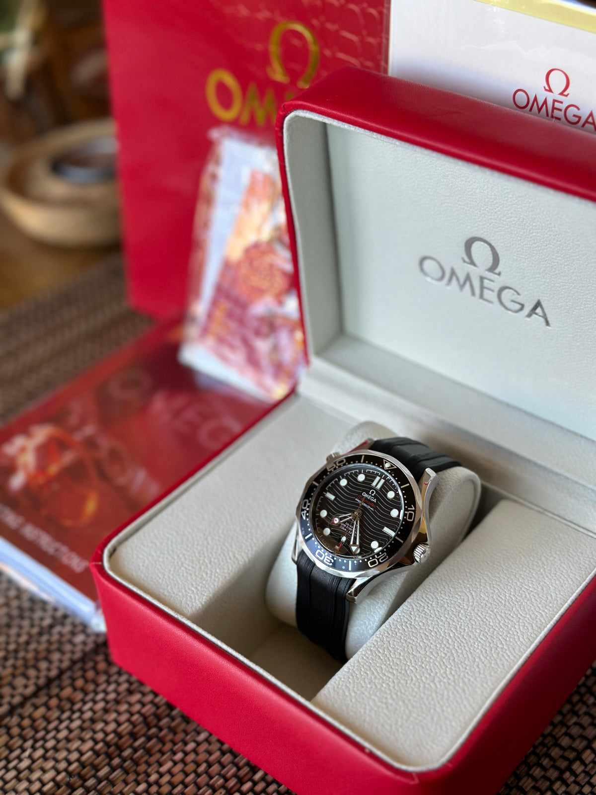 Omega Seamaster Diver 300M Black 42 mm Rubber Strap