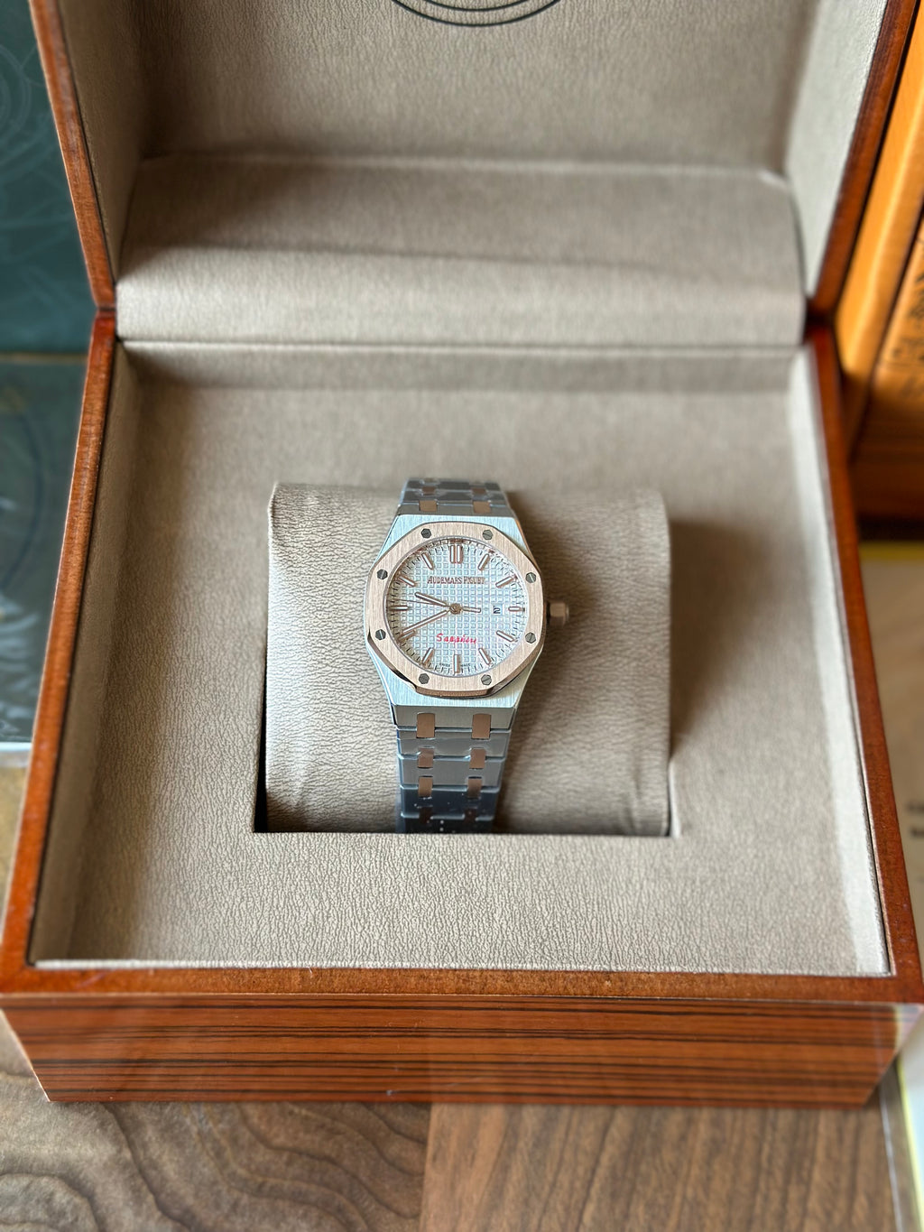 Audemars Piguet Royal Oak 33 mm Rose Gold And White Quartz - дамски модел