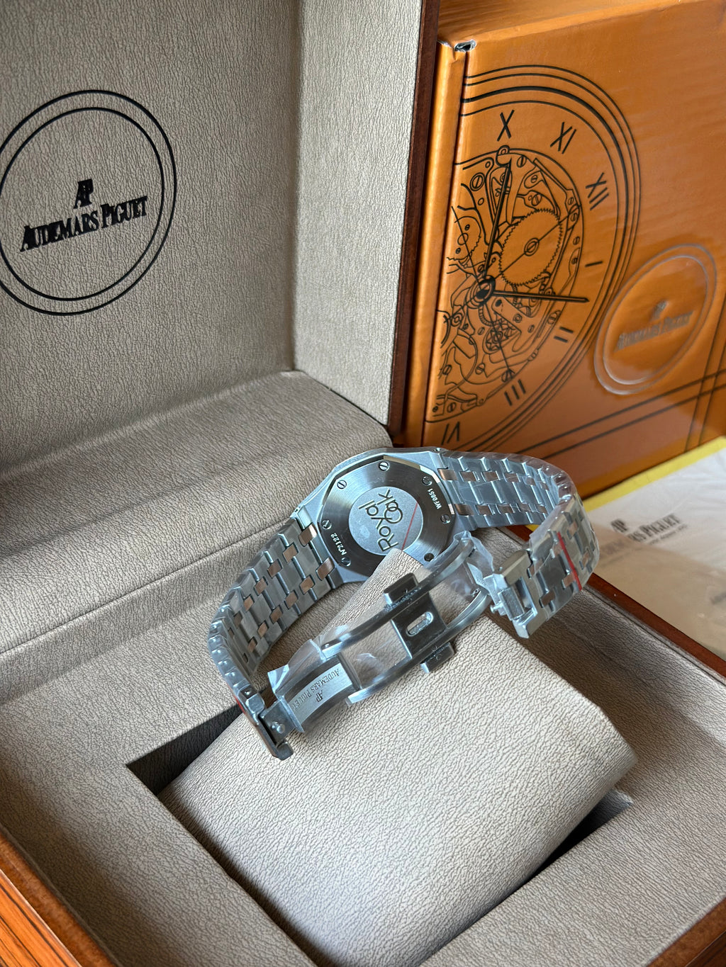 Audemars Piguet Royal Oak Pink 33 mm Quartz - дамски модел