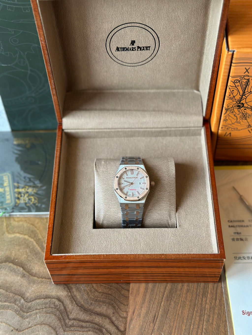 Audemars Piguet Royal Oak 33 mm Rose Gold And White Quartz - дамски модел