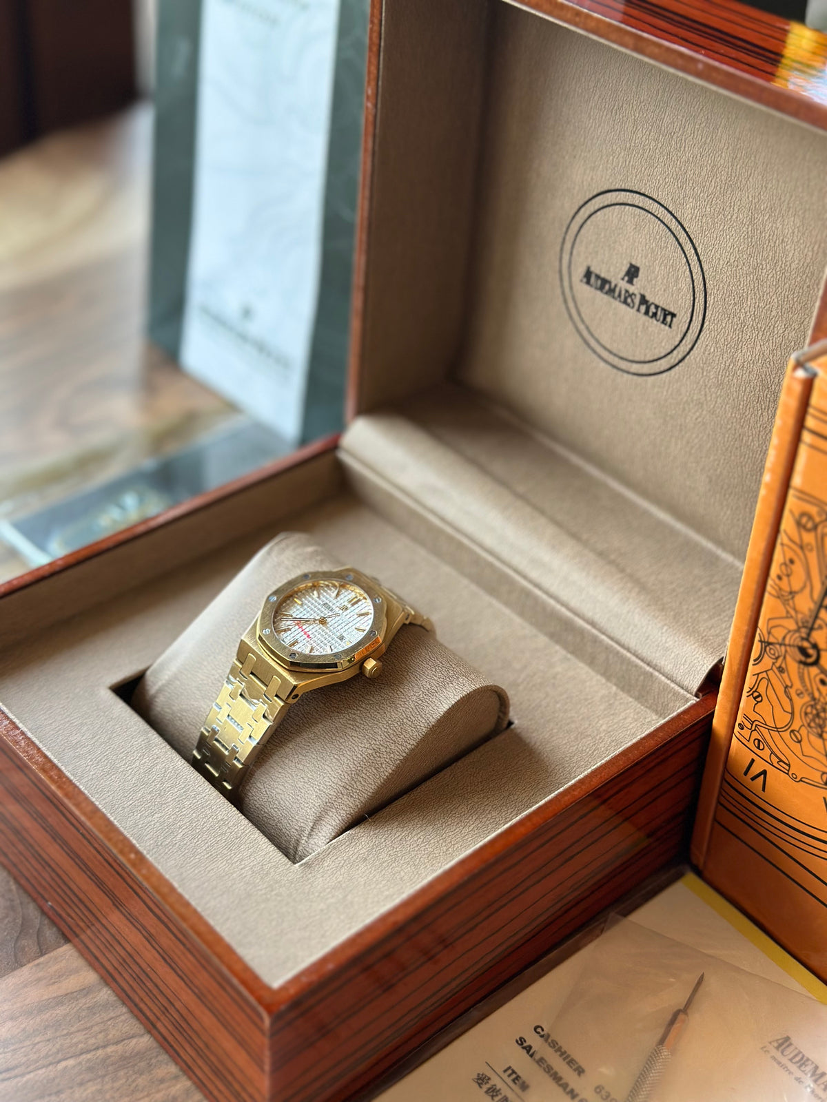 Audemars Piguet Royal Oak Gold And White 33 mm Quartz - дамски модел