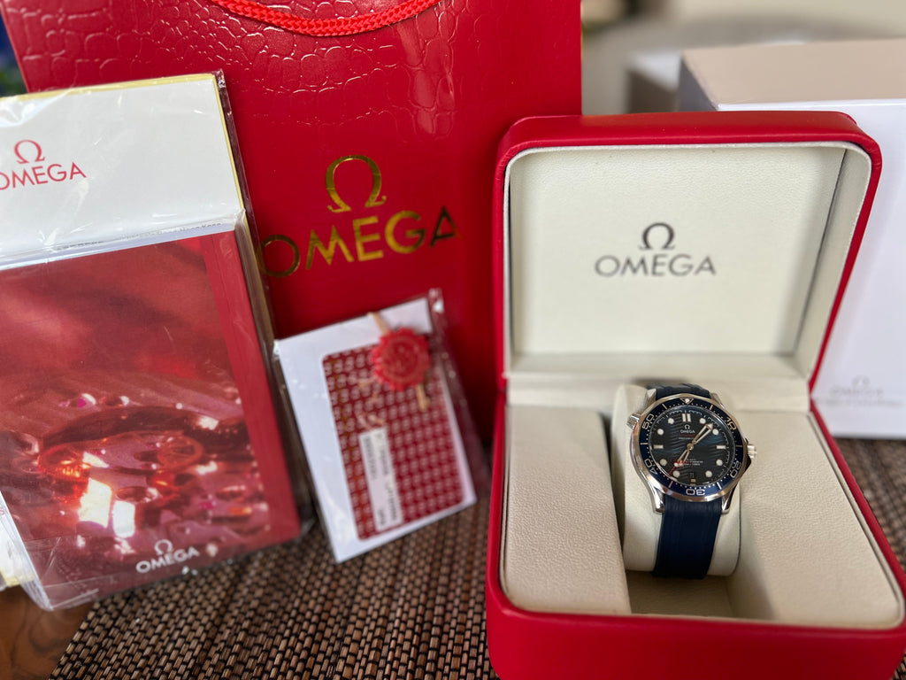 Omega Seamaster Diver 300M Blue 42 mm Rubber Strap