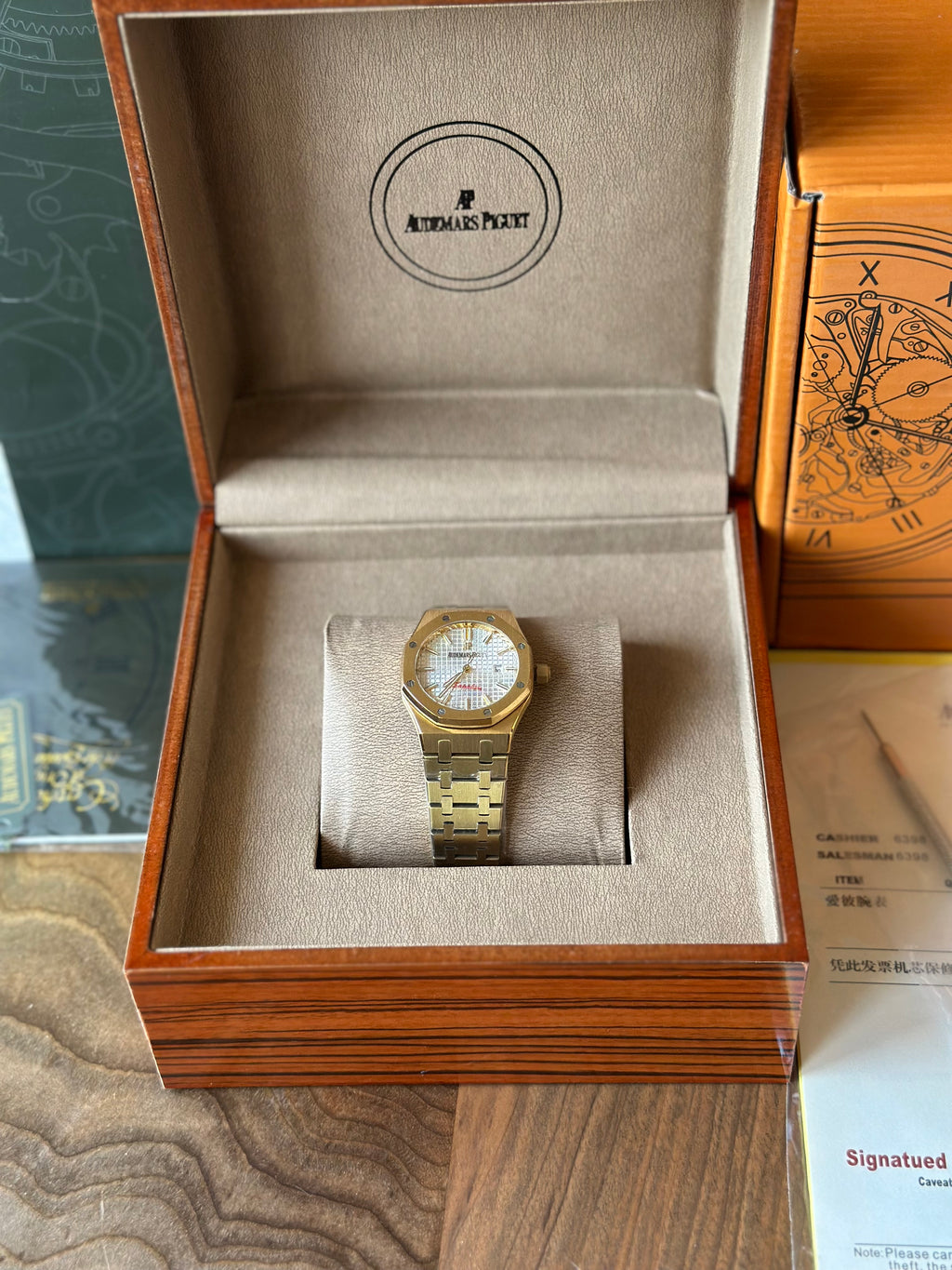 Audemars Piguet Royal Oak Gold And White 33 mm Quartz - дамски модел