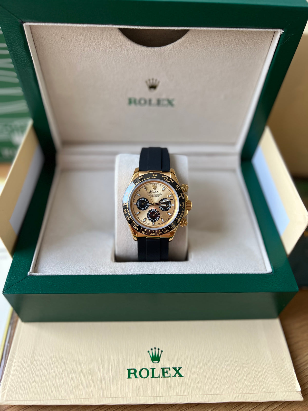 Rolex Daytona Cosmograph Gold 40 mm Rubber Strap