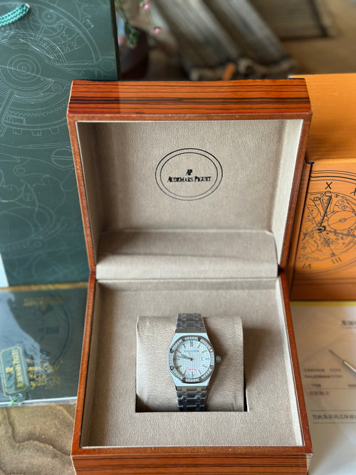 Audemars Piguet Royal Oak 33 mm Quartz - дамски модел