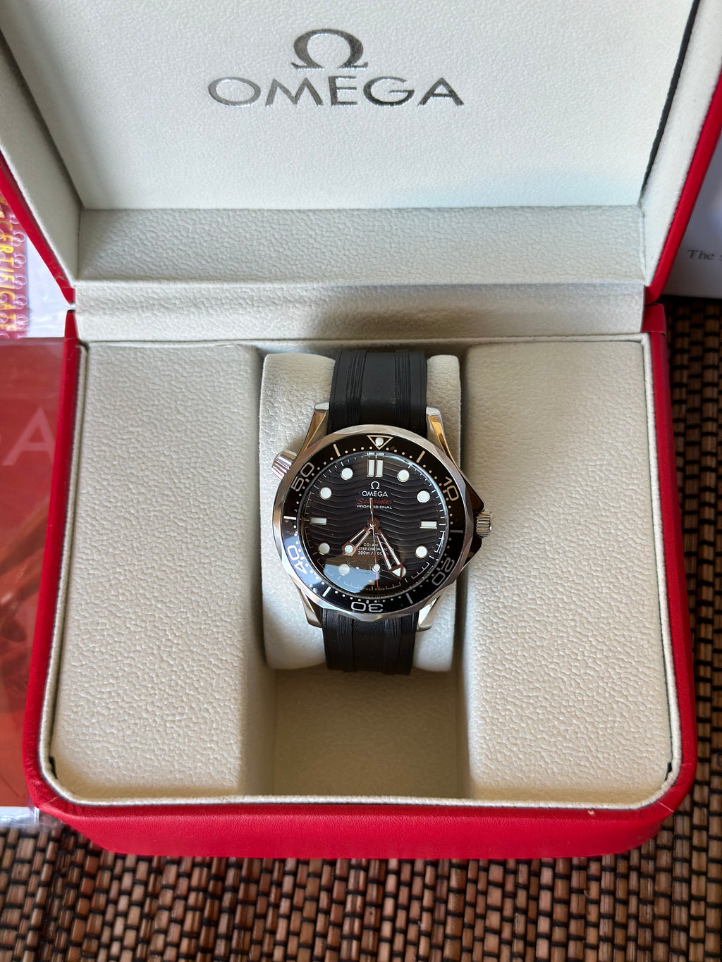 Omega Seamaster Diver 300M Black 42 mm Rubber Strap