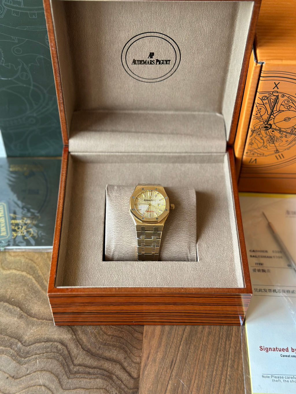 Audemars Piguet Royal Oak 33 mm Gold Quartz - дамски модел
