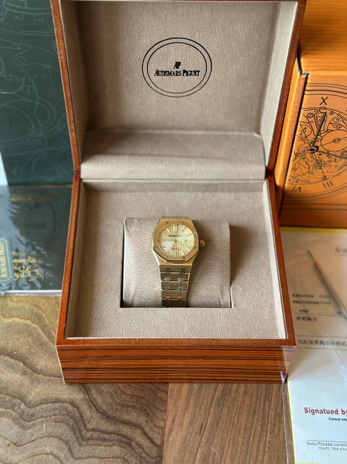 Audemars Piguet Royal Oak 33 mm Gold Quartz - дамски модел