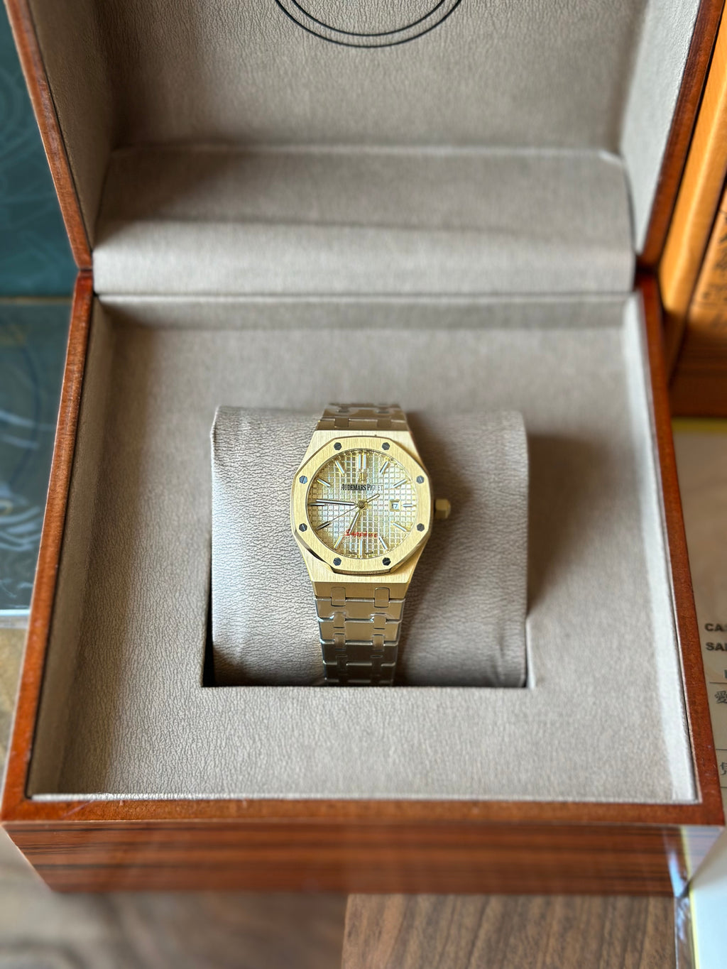 Audemars Piguet Royal Oak 33 mm Gold Quartz - дамски модел