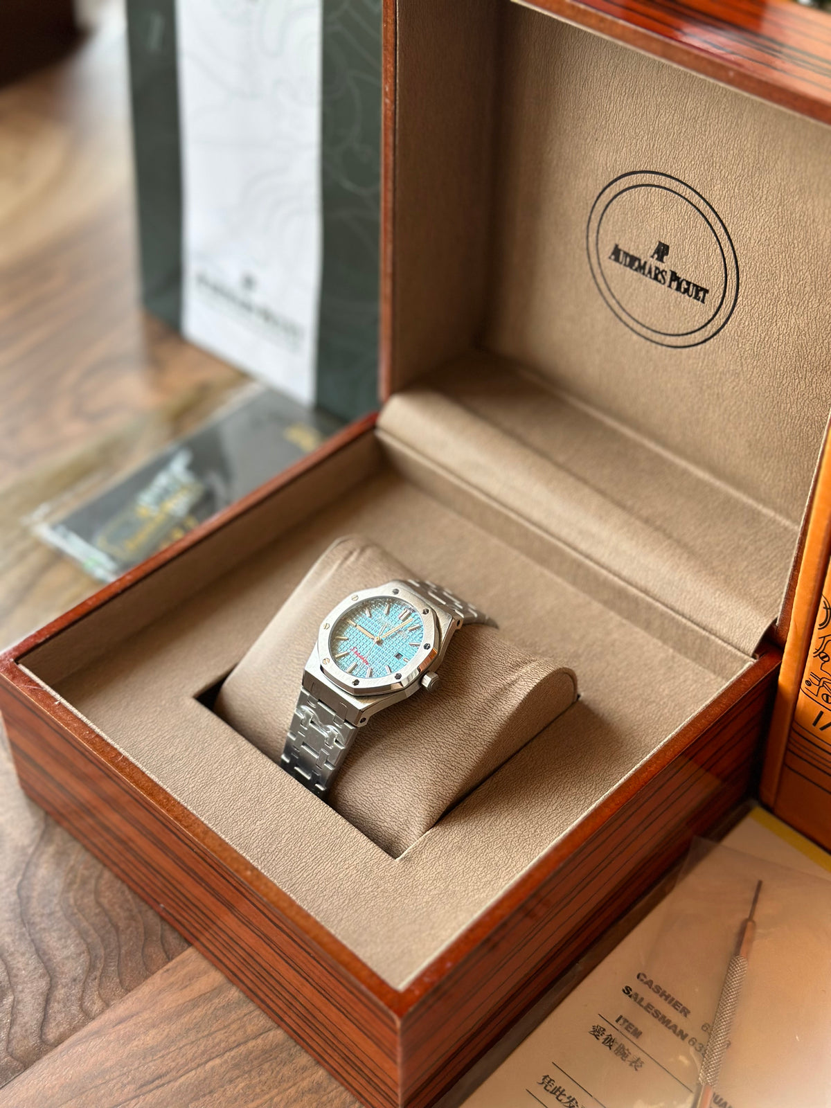 Audemars Piguet Royal Oak Blue 33 mm Quartz - дамски модел