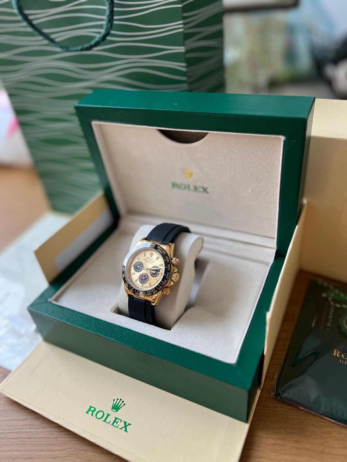 Rolex Daytona Cosmograph Gold 40 mm Rubber Strap